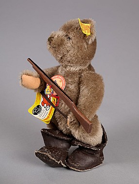 コレクション Steiff C.U. gathering bear with flag1995 50Forward: Steiff Teddy Bears and Friends - Friday, June 12, 2026