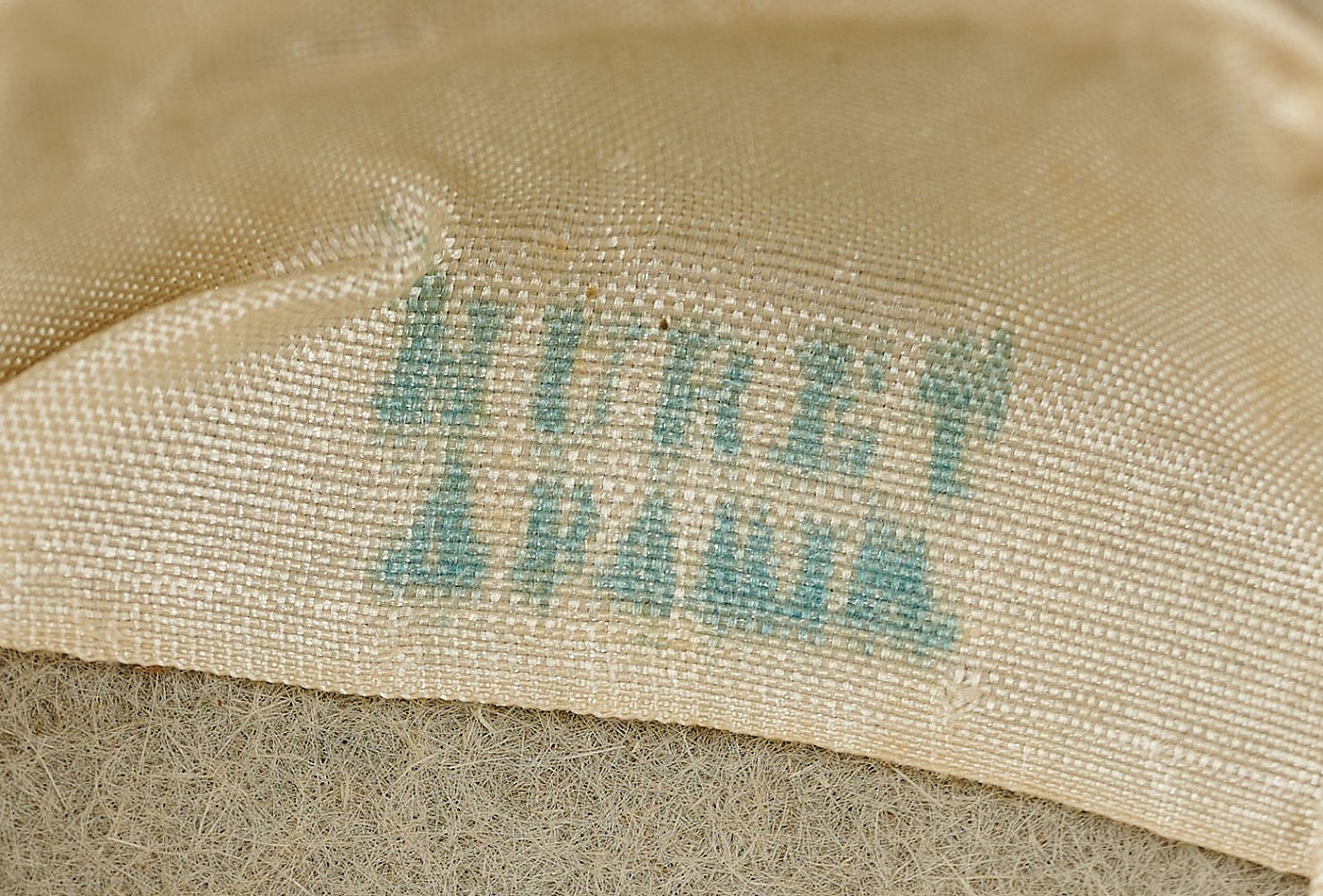 Bonnet Ancien Pour Poupée - Tissu - Occasion