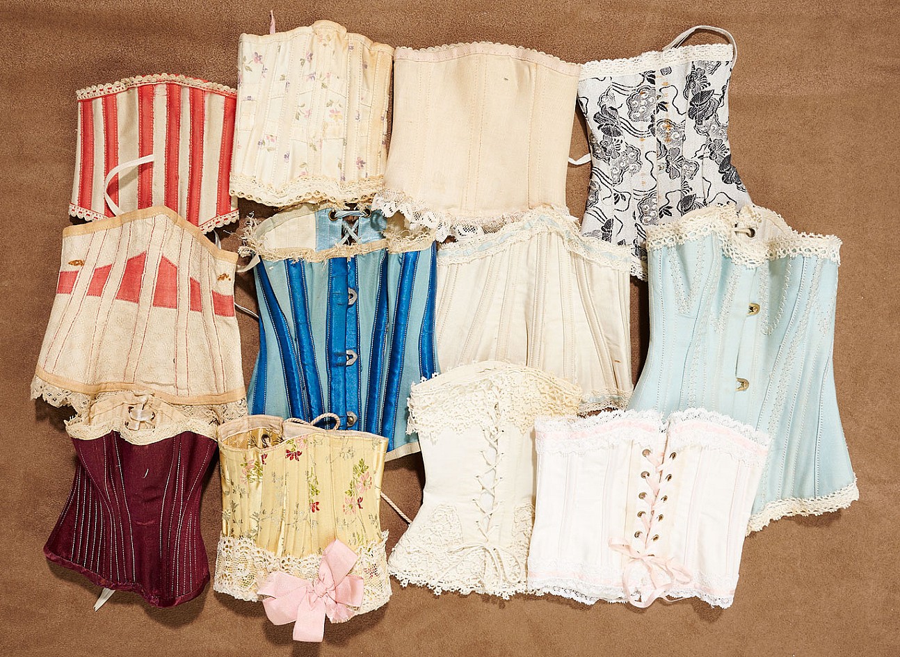 Ancien corset de poupée • EUR 45,00 - FR